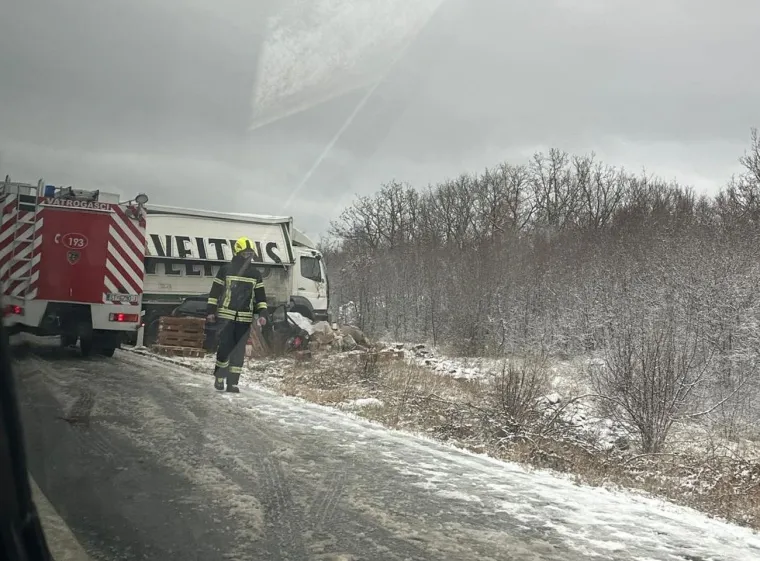Stra&scaron;an sudar auta i teretnog vozila: Poginula jedna osoba, prizor je užasan
