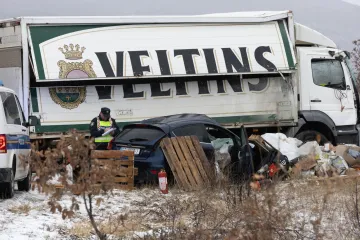 Stra&scaron;an sudar auta i teretnog vozila: Poginula jedna osoba, prizor je užasan