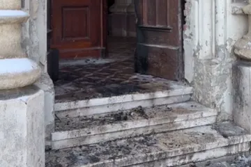 Novosađanka se sumnjiči za podmetanje požara na katoličkoj crkvi