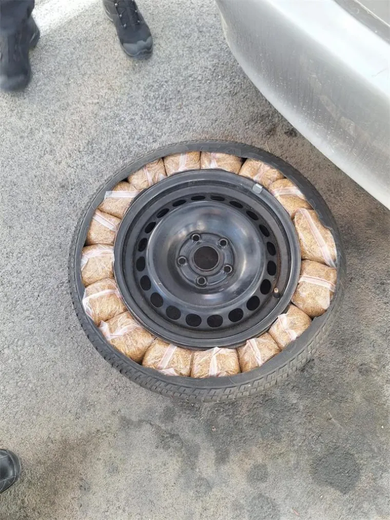 A mislio je da je ideja fantastična! Pogledajte gdje je 'genijalac' sakrio 40 kg duhana