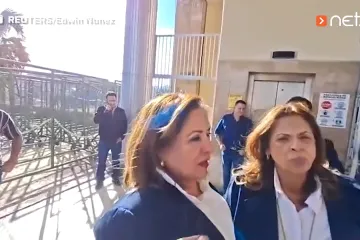 Političarka pogođena eksplozivnom napravom blizu glave, snimljen trenutak udara