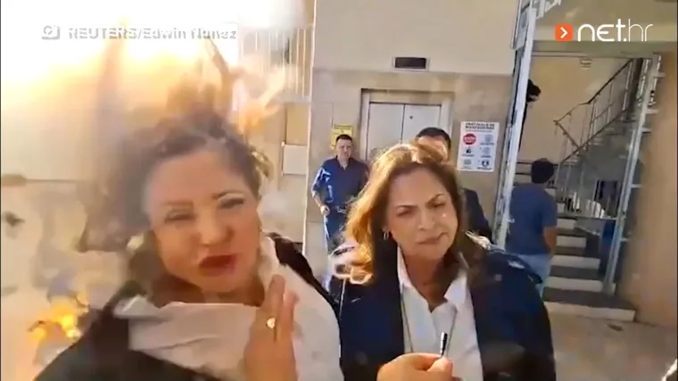 Na političarku bačena eksplozivna naprava: Trenutak snimljen, prizori su uznemirujući