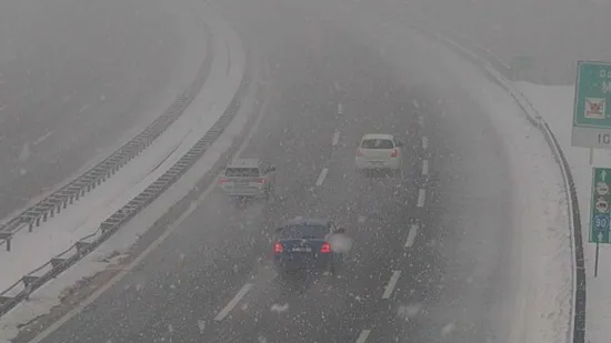 Nesreća na A4, snijeg zatrpao Liku i Gorski kotar, zbog jake ki&scaron;e prijeti opasnost od poledice!