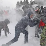 Kobna strana zimskih radosti: Mu&scaron;karac umro nakon grudanja, policija uhitila dvojicu tinejdžera