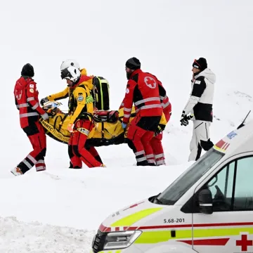 Stra&scaron;an pad austrijske skija&scaron;ice. Zbog ozljede je helihopter morao odvesti u bolnicu