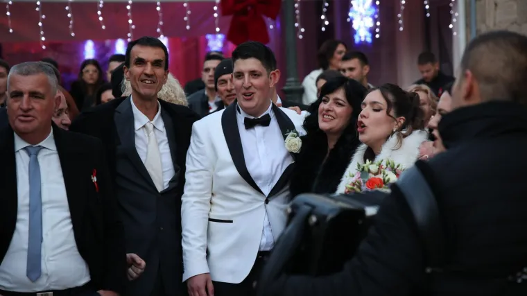 Oženio se sin Mire Bulja: Nova snaha već je angažirana mlada političarka, evo tko je!