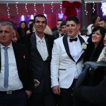 Oženio se sin Mire Bulja: Nova snaha već je angažirana mlada političarka, evo tko je!