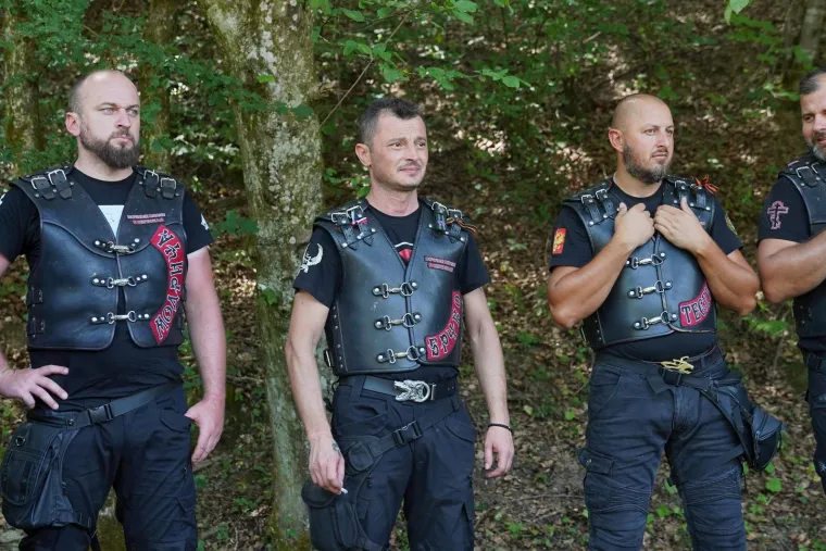 Na crnim listama i zabranjeni, paradirali Banjom Lukom. Tko je pustio Putinove Noćne vukove kraj Hrvatske?