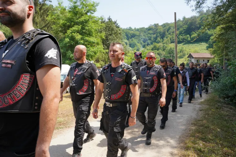 Na crnim listama i zabranjeni, paradirali Banjom Lukom. Tko je pustio Putinove Noćne vukove kraj Hrvatske?