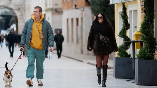 Dok se drugi smrzavaju zbog minusa, u Zadru se nose minice: Ljepotica u bundi pokorila &scaron;picu