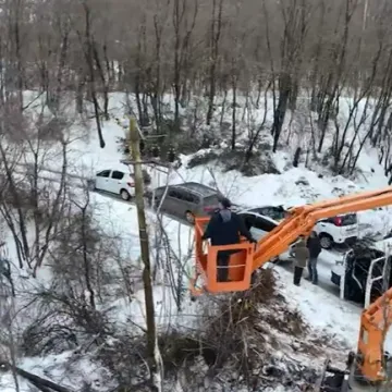 I peti dan neka kninska naselja bez struje: 'I&scaron;čupani stupovi, smrznuto drveće padalo je po vodovima'