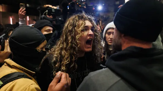 Prosvjednici bijesni zbog smrti mlade Amerikanke: Deseci uhićenih, policiju gađali ledom