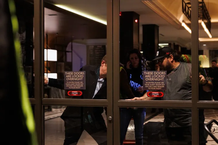 Prosvjednici bijesni zbog smrti mlade Amerikanke: Deseci uhićenih, policiju gađali ledom