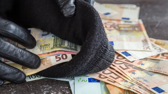 Pljačka u Puli! Ukrao novac i pobjegao, policija traži naoružanog razbojnika