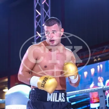 Milas nokautom do pojasa i 'boksačke Lige prvaka'