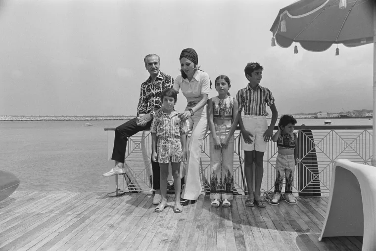 Odrastao u pozlaćenom luksuzu, svirao rock u palači: Prognani prijestolonasljednik postaje ključna figura?