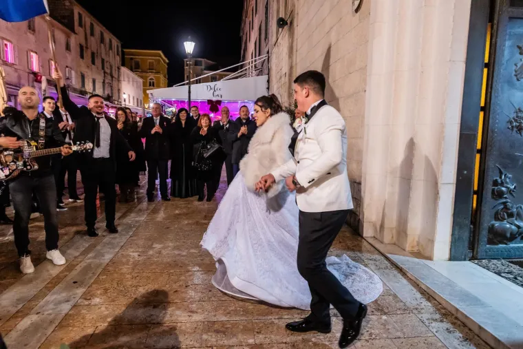 Miro Bulj kao John Travolta: Pogledajte kako mrda kukovima na stihove Zlatka Pejakovića!