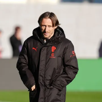 Pi&scaron;e se o kiksu Milana, ali svi se pitaju za&scaron;to je Allegri ovo napravio Modriću