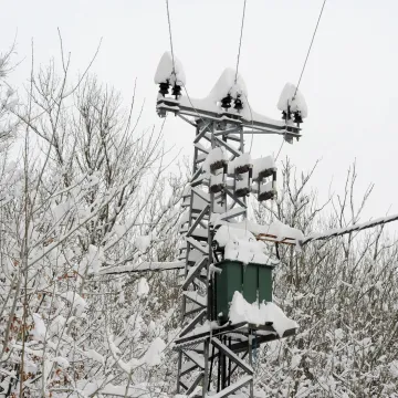 Borba za struju u Lici: probijaju &scaron;umske puteve da spase kućanstva od mraka i minusa
