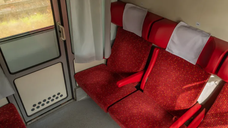 &Scaron;ok u vlaku: Kondukter prona&scaron;ao 'krvavu' mačetu pored putnika koji je spavao