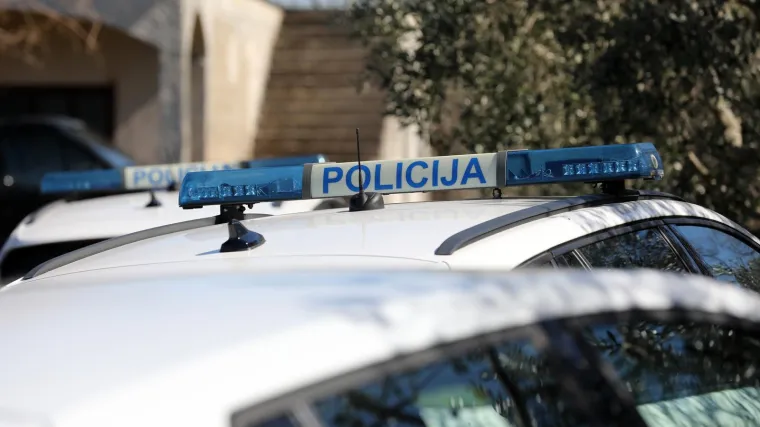 Krvavi obračun kod Kistanja: Vilama napali mu&scaron;karca pa mu razbili auto