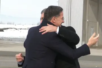 Plenković u vojarni na Plesu dočekao glavnog tajnika NATO-a: Pogledajte samo ovaj zagrljaj