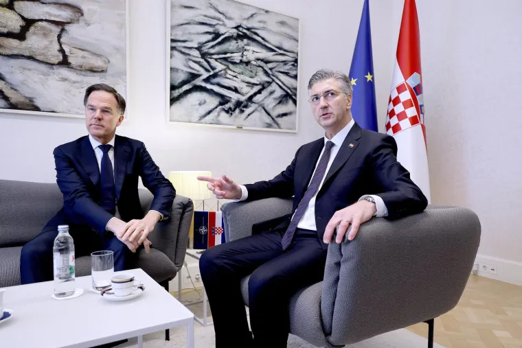 Rutte se sastao i s Jandrokovićem pa položio vijenac kod Spomenika domovini