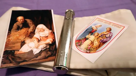 Marija s dekolteom? Sličica s blagoslova obitelji zapalila vjernike, znate tko je umjetnik?