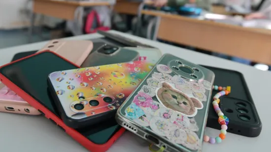 Pitali smo vas &scaron;to će zabrana mobitela u &scaron;kolama donijeti djeci, nisu svi optimistični: 'Pobunu i inat'