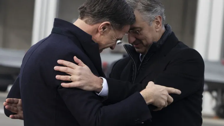 Ljubav je u zraku: Pogledajte intimni zagrljaj Plenkovića i Ruttea