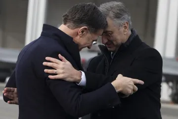 Ljubav je u zraku: Pogledajte intimni zagrljaj Plenkovića i Ruttea