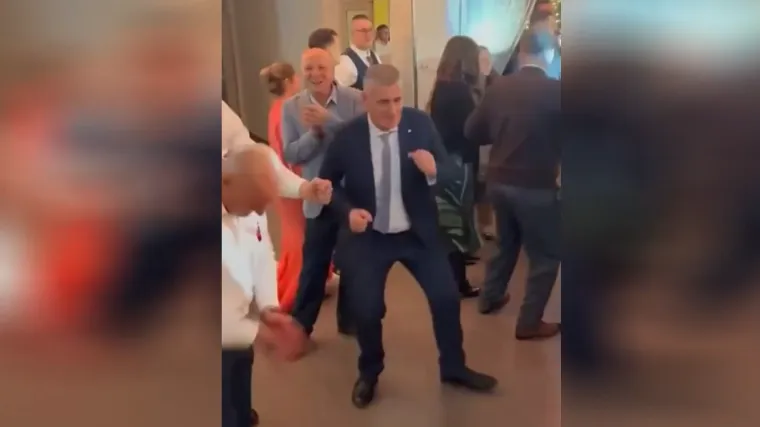 Kad ćaća ženi sina, a ima 'dvi live', onda to izgleda ovako