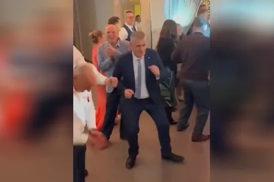 Kad ćaća ženi sina, a ima 'dvi live', onda to izgleda ovako