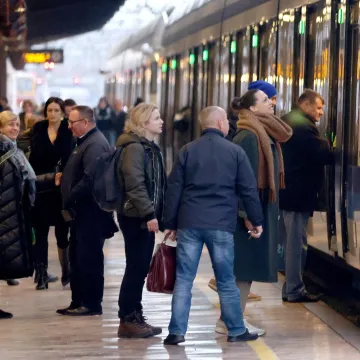 Snimka koja je odu&scaron;evila sve! Dok su bake na mobitelima, pogledajte &scaron;to radi dječak u vlaku