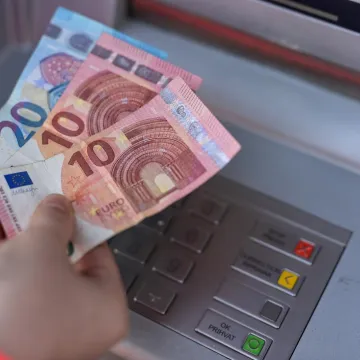 Ovim građanima stiže vi&scaron;e novca, evo koliko će im biti isplaćeno na račune