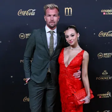 Je li ovo potvrda romanse? Suprug Blanke Vla&scaron;ić stigao na crveni tepih sa zgodnom plavu&scaron;om