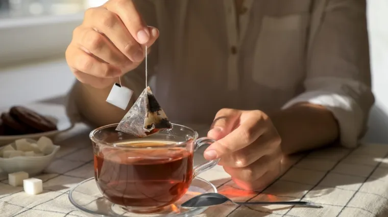 Navika kod pripreme čaja, koju većina nas ima, podijelila stručnjake: 'Nemojte to raditi'