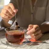 Navika kod pripreme čaja, koju većina nas ima, podijelila stručnjake: 'Nemojte to raditi'