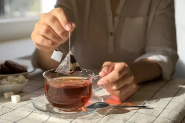 Navika kod pripreme čaja, koju većina nas ima, podijelila stručnjake: 'Nemojte to raditi'