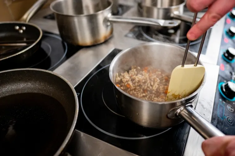 Je li riža sigurna za podgrijavanje? Liječnica objasnila detalje, te navela važna pravila