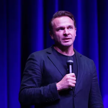 Enis Be&scaron;lagić se javio iz bolnice nakon operacije: 'Kontrolirajte se i brinite o svom zdravlju'