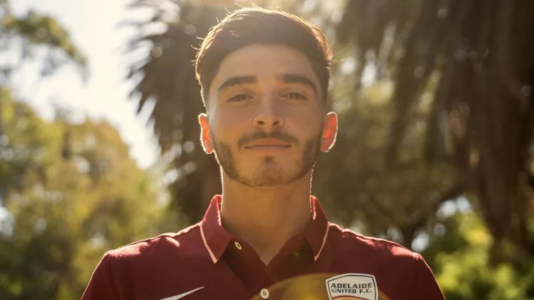 Prvi homoseksualni nogometa&scaron; iznio te&scaron;ke optužbe: 'Nisam igrao jer sam gej'