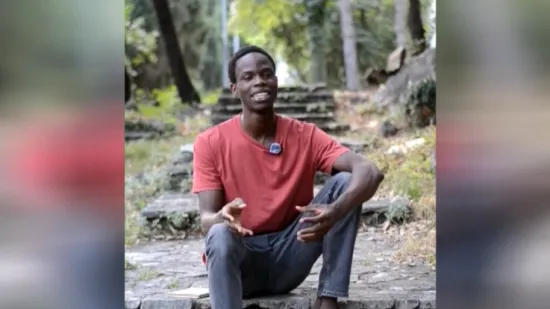 Počeo je s Nazorom, a zatim pre&scaron;ao na Cesarića: Nigerijanac recitira hrvatsku poeziju kao iz &scaron;ale