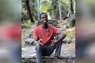 Počeo je s Nazorom, a zatim pre&scaron;ao na Cesarića: Nigerijanac recitira hrvatsku poeziju kao iz &scaron;ale