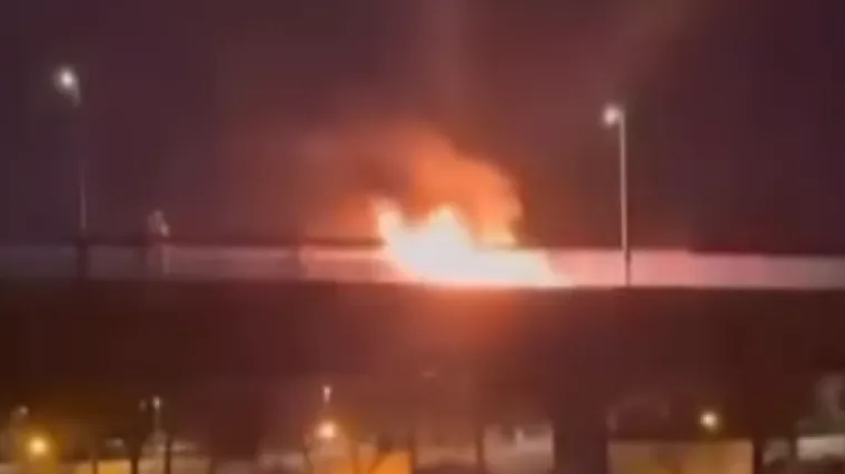 Pojavila se zastra&scaron;ujuća snimka TikTok izazova: Djeca polila most benzinom i zapalila ga?