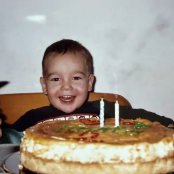 &Scaron;armer od malih nogu: 'Gospodin Savr&scaron;eni' Karlo danas slavi rođendan, a ovako je nekad izgledao