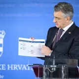 Plenković novinarima pokazao grafove, pa poslao političku poruku