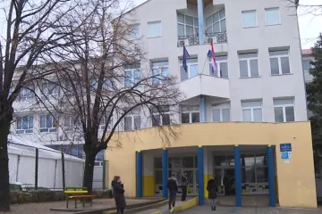 Nakon tri tjedna pauze 900 kninskih učenika ponovno u &scaron;kolskim klupama