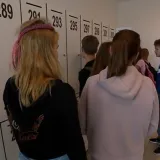 Sjećate se &scaron;kole koja je zabranila mobitele? Ovako sada izgleda: 'Bilo je te&scaron;ko, ali...'