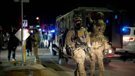 Agent pucao na mu&scaron;karca, izbio kaos na ulicama: Na ljude bacali &scaron;ok-bombe?